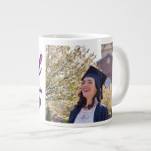 Klas van 2026 paarse script afstudeerfoto grote koffiekop (Voorkant rechts)