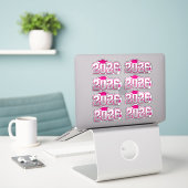 Klas van 2026 Roze en Zilver Afstuderen Sticker (Laptop op bureau)