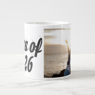 Klas van 2026 zwart tekst afstudeerfoto grote koffiekop