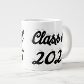 Klas van 2026 zwarte script afstudeercadeau grote koffiekop (Voorkant rechts)