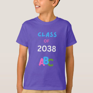 Klas van 2038 met abc t-shirt
