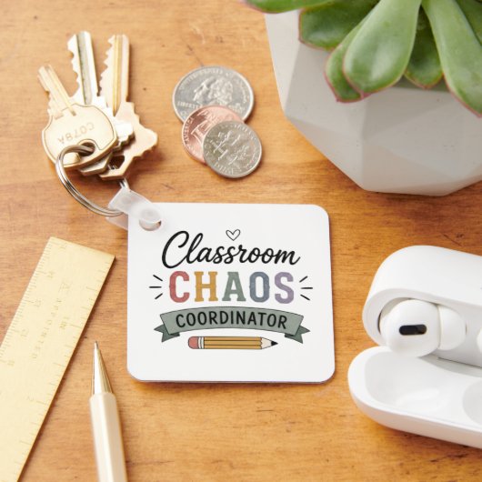 Klaslokaal Chaos Coördinator Grappige Leraar Sleutelhanger (Bureau)