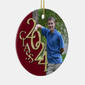 Klasse 2024 Bourgondië en Goud Afstuderen Foto Keramisch Ornament (Rechts)