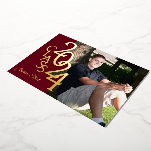 Klasse 2024 Foto Afstuderen Bourgogne en Goud Folie Uitnodiging (Gedraaid)