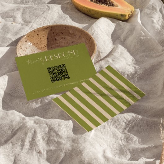 Klasse mosgroene QR-code bruiloft met oude geldsti RSVP Kaartje