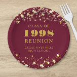 Klasse Reunion Maroon Gouden Sterren Gepersonalise Papieren Bordje<br><div class="desc">Vier met klasgenoten op uw school of college class reünie met deze gepersonaliseerde en aangepaste kleur papier borden voor elke afstudeerklas (het jaar is bewerkbaar) met uw klas jaar en school naam. Het ontwerp is voorzien van gouden sterren en snaarlampjes tegen een bewerkbare maroon bordeaux achtergrondkleur en tekstkleuren die u...</div>