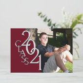 Klasse van 2021 Burgundy Photo Afstuderen Invitati Kaart (Staand voorkant)