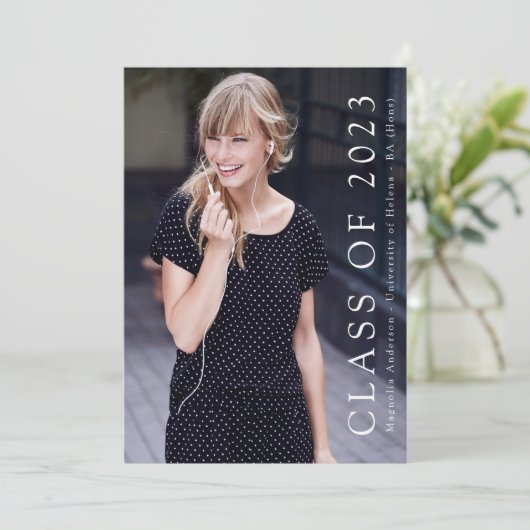 Klasse van 2023 Aankondiging van foto-Afstuderen (Staand voorkant)