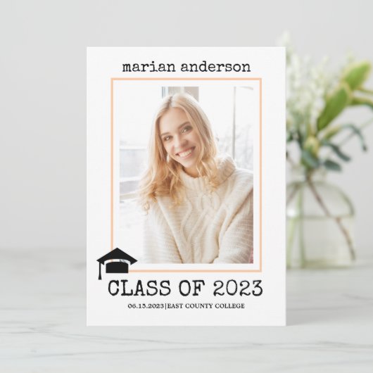 Klasse van 2023 foto van perzikkleurig afstuderen  kaart (Staand voorkant)