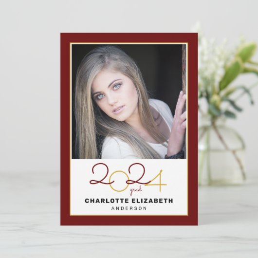 Klasse van 2023 Maroon 2 Foto Afstuderen Invitatio (Staand voorkant)