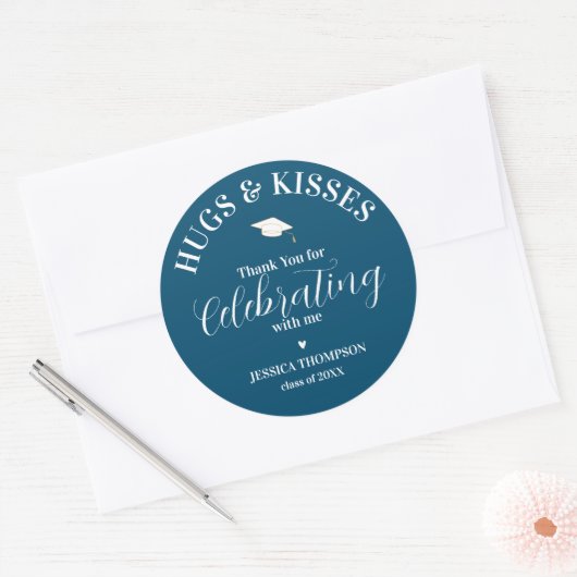 Klasse van 2024 Bedankt Hugs & Kisses Afstuderen Ronde Sticker (Envelop)