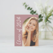 Klasse van 2024 Blush Pink Custom Afstudeerder fot Aankondigingskaart (Staand voorkant)