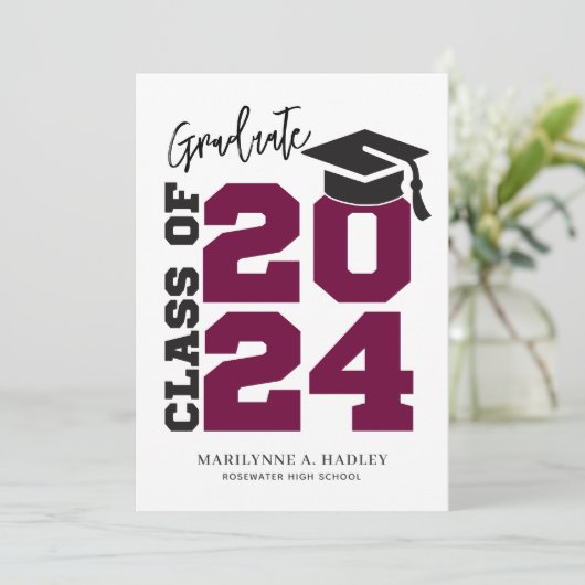 Klasse van 2024 Maroon en zwart Afstuderen Kaart (Staand voorkant)