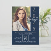 Klasse van 2024 Navy Blue Custom Photo Afstuderen Kaart (Staand voorkant)