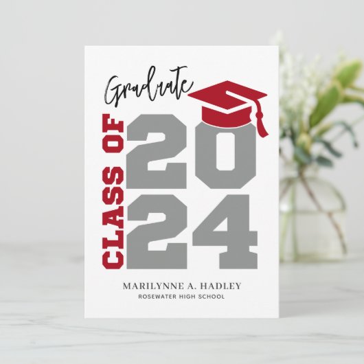 Klasse van 2024 Rood en Grijs Afstuderen Kaart (Staand voorkant)