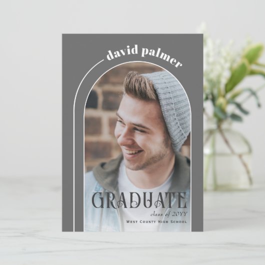 Klasse van 2025 AFSTUDEREN arch grijs foto Aankondiging (Staand voorkant)