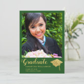 Klasse van 2025 Afstuderen Groen en Goud Afstudere Aankondiging (Staand voorkant)