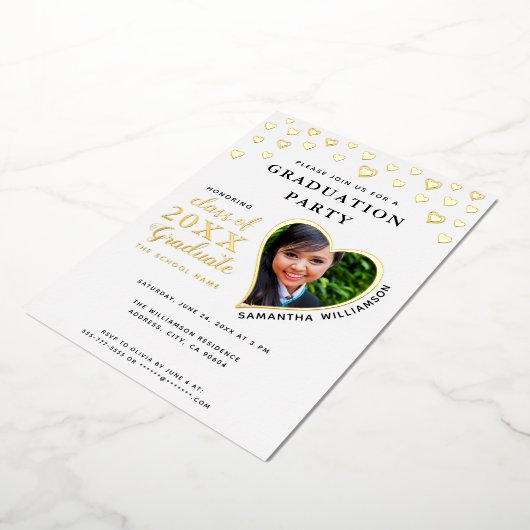 Klasse van 2025 Afstuderen Wit & Goud Afstuderen Folie Uitnodiging (Gedraaid)