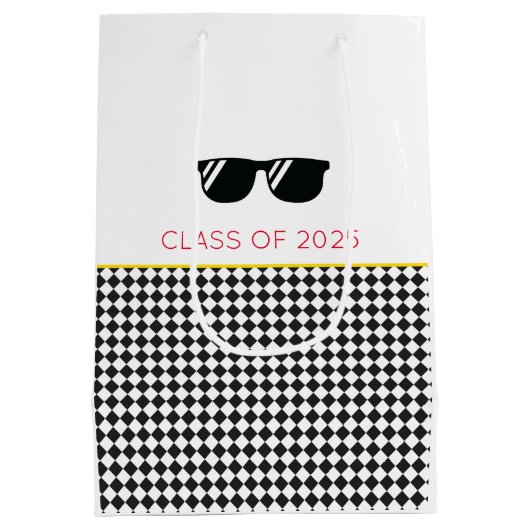 Klasse van 2025 Afstuderen Zonnebril Checker Fun Medium Cadeauzakje (Achterkant)