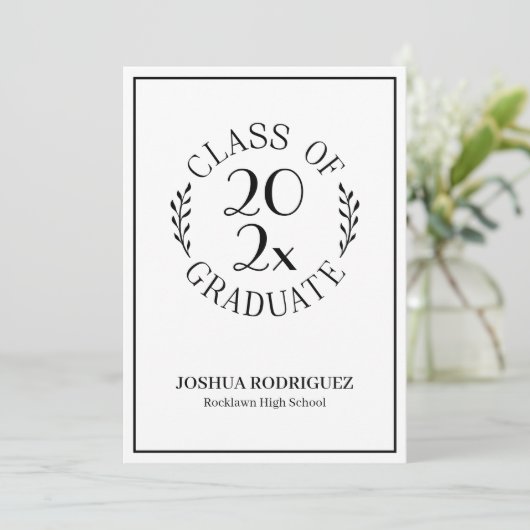 Klasse van 2025 Afstuderen zwart wit typografie Aankondiging (Staand voorkant)