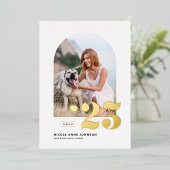 Klasse van 2025 Arch Photo Afstuderen Gold Folie Uitnodiging (Staand Voorkant)