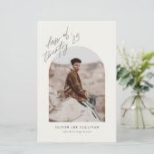 Klasse van 2025 Beige Arch Afstuderen Invitation (Staand voorkant)