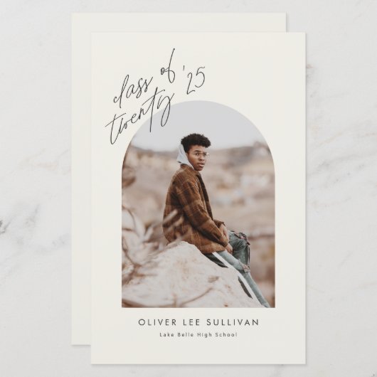 Klasse van 2025 Beige Arch Afstuderen Invitation (Voorkant / Achterkant)