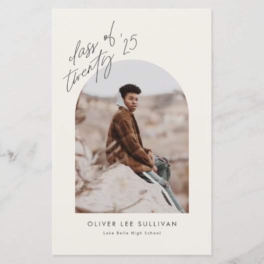 Klasse van 2025 Beige Arch Afstuderen Invitation (Voorkant)