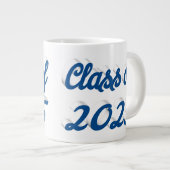 Klasse van 2025 blauw script afstuderen grote koffiekop (Voorkant rechts)