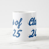 Klasse van 2025 blauw script afstuderen grote koffiekop (Voorkant)
