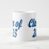 Klasse van 2025 blauw tekst afstuderen grote koffiekop (Voorkant)