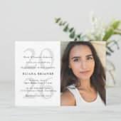 Klasse van 2025 eenvoudig zwart wit foto afstudere kaart (Staand voorkant)