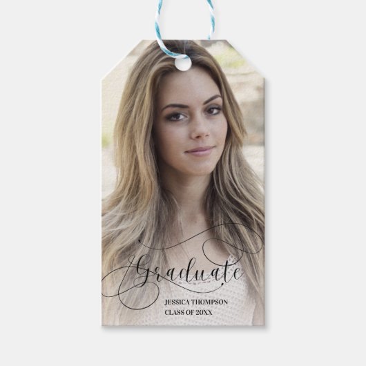 Klasse van 2025 Elegant Script Afstudeerder Foto A Cadeaulabel (Voorkant)