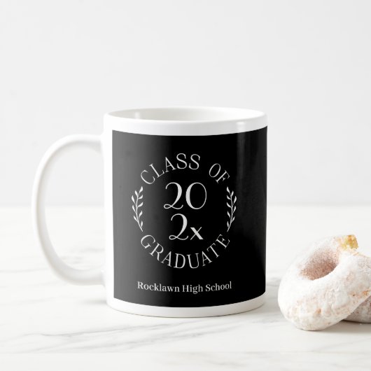 Klasse van 2025 Emblem School Naam Zwart Afstudere Koffiemok (Met donut)