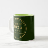 Klasse van 2025 Green Gold Monogram Afstuderen Two Tweekleurige Koffiemok (Voorkant links)