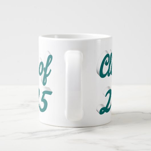 Klasse van 2025 groen script afstuderen grote koffiekop (Achterkant)