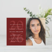 Klasse van 2025 klassieke rode foto afstudeerfeest kaart (Staand voorkant)