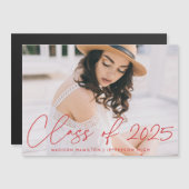 Klasse van 2025 Modern Red Script Photo Afstuderen Magnetische Uitnodiging (Voorkant / Achterkant)