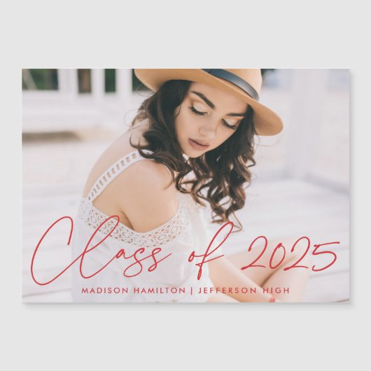 Klasse van 2025 Modern Red Script Photo Afstuderen Magnetische Uitnodiging (Voorkant)