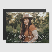 Klasse van 2025 Modern White Script Photo Afstuder Magnetische Uitnodiging (Voorkant / Achterkant)