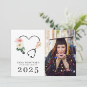 Klasse van 2025 Nurse Afstuderen Fotoaankondiging Kaart (Staand voorkant)