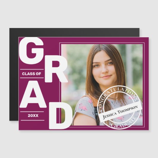 Klasse van 2025 Red Bold Font Photo Afstuderen Magnetische Uitnodiging (Voorkant / Achterkant)