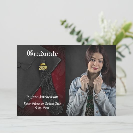 Klasse van 2025 Red Tassel Dignified Afstuderen Kaart (Staand voorkant)