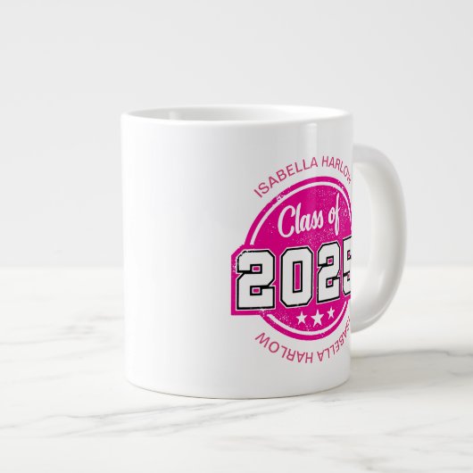 Klasse van 2025 Roze Afstuderen Naam Grote Koffiekop (Voorkant rechts)