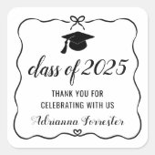 Klasse van 2025 Schattigee boog Afstuderen Pet | D Vierkante Sticker (Voorkant)