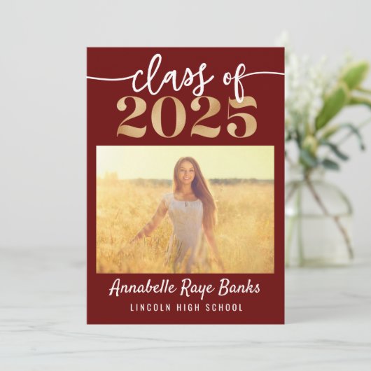 Klasse van 2025 Script Maroon Printable Kaart (Staand voorkant)