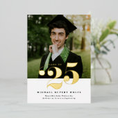 Klasse van 2025 Typografie Foto Afstuderen Gold Folie Uitnodiging (Staand Voorkant)