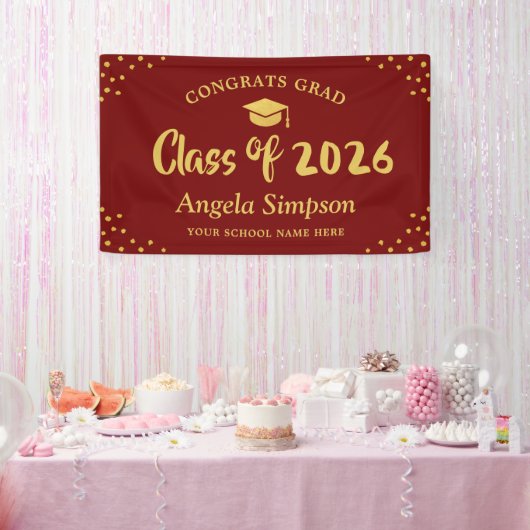 Klasse van 2026 Gold Red Bold Graduation Party Spandoek (Feest)