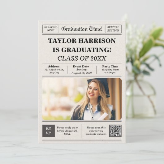 Klasse van de 2025 krant Afstuderen Invitation Kaart (Staand voorkant)