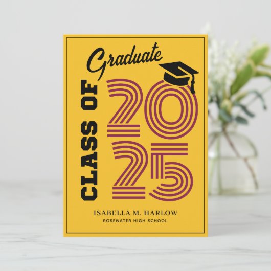 Klasse van het 2025 Maroon Gold Afstuderen Aankondiging (Staand voorkant)
